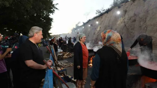 Salça Günlerinde, 3 bin 148 aile salça kaynattı