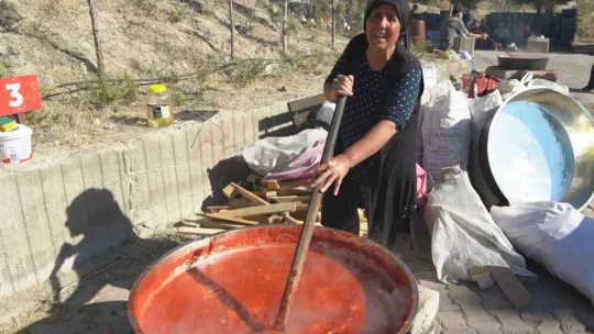 Melikgazi'de salça kaynatma günlerine yoğun ilgi