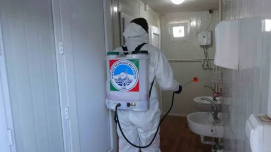 Depremzedelere mobil WC, Banyo, Mescid yardımı