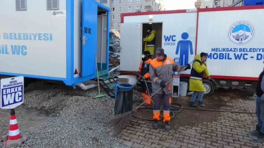 Depremzedelere mobil WC, Banyo, Mescid yardımı