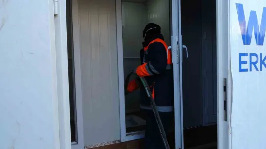 Depremzedelere mobil WC, Banyo, Mescid yardımı