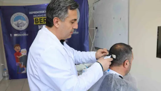 Melikgazi'den yurtlarda kalan depremzedelere berber hizmeti
