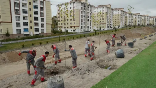 Melikgazi geleceğe nefes için, birçok mahallede fidan dikiyor