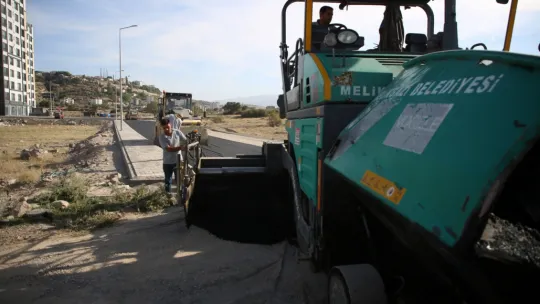 Melikgazi yeni asfalt yollar için hızla çalışıyor