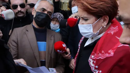 Meral Akşener ilçelerde esnafları ziyaret etti