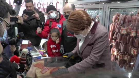 Meral Akşener, Kayseri'de pastırma doğradı