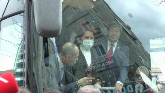 Meral Akşener, Kayseri'de pastırma doğradı
