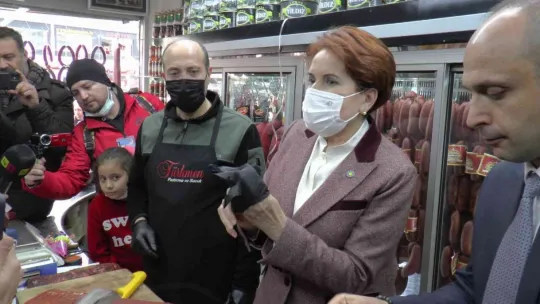 Meral Akşener, Kayseri'de pastırma doğradı