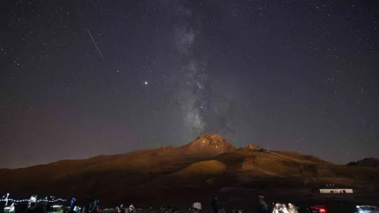 Meteorların görsel şöleni Erciyes'te izlenecek