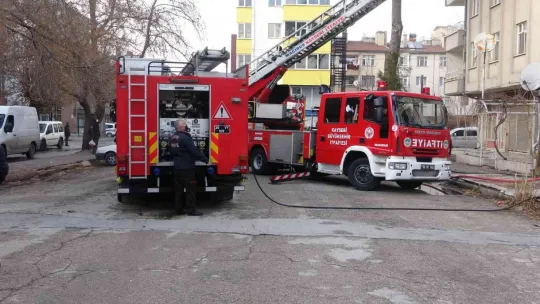 Metruk binadaki yangın 1 saatlik çalışma ile söndürüldü