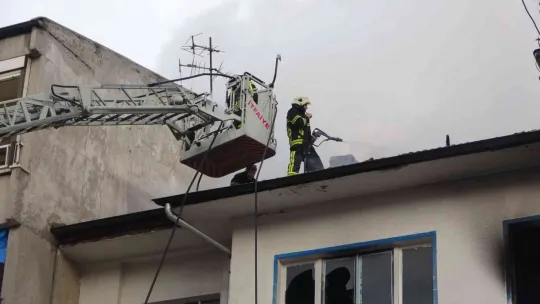 Metruk binadaki yangın 1 saatlik çalışma ile söndürüldü