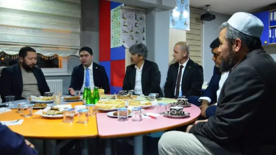 MHP'li Özdemir, Doğu Türkistanlılarla buluştu