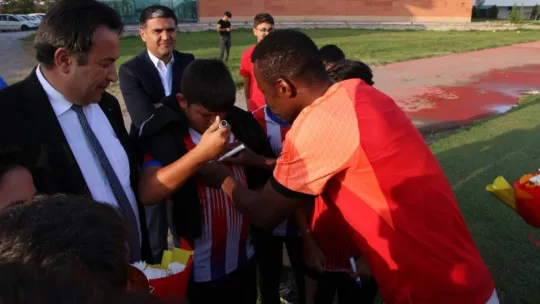 Milli Eğitim Müdürlüğünden Kayserispor'a moral ziyareti