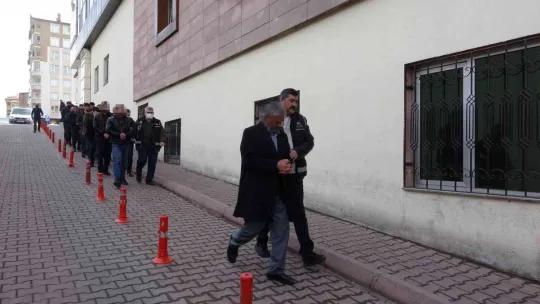 Milyonluk tütün operasyonunda gözaltına alınan 18 kişi adliyede
