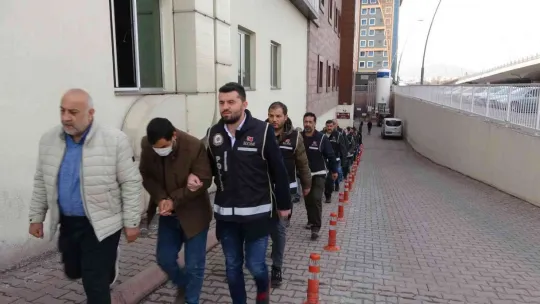 Milyonluk tütün operasyonunda gözaltına alınan 18 kişi adliyede
