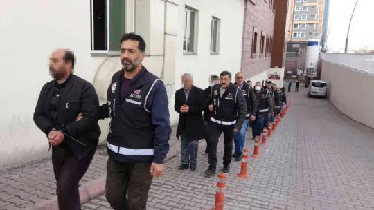 Milyonluk tütün operasyonunda gözaltına alınan 18 kişi adliyede