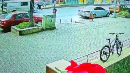 Sivas Caddesi'nde minibüs yaşlı kadına çarptı