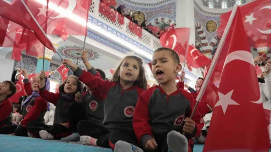 Minik ellerini 'Filistin' için semaya açtılar