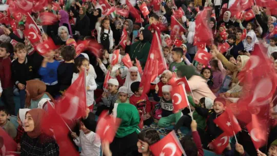 Minik ellerini 'Filistin' için semaya açtılar
