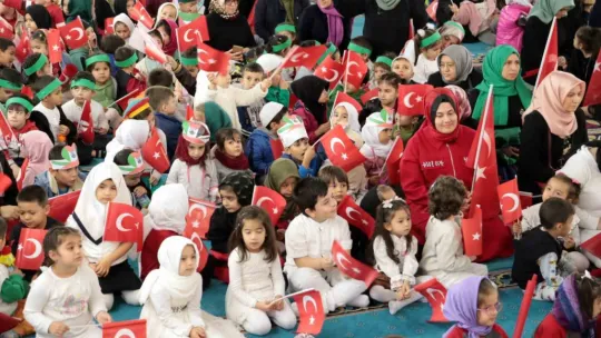 Minik ellerini 'Filistin' için semaya açtılar