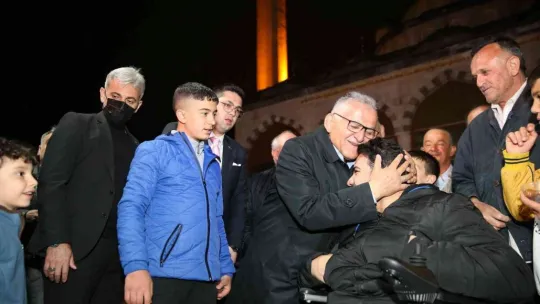 Miniklerden Başkan Büyükkılıç'a sevgi