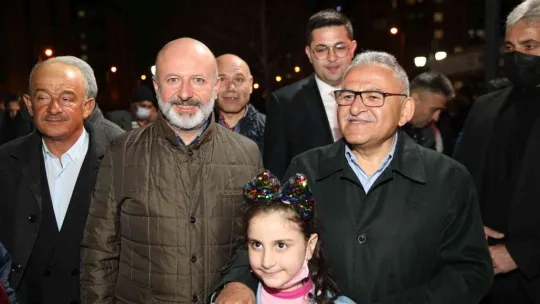 Miniklerden Başkan Büyükkılıç'a sevgi