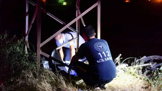 Motosikletiyle gerilim hattının direğine çarpan Semih, hayatını kaybetti