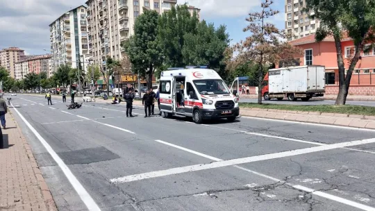 Motosikletler çarpıştı, ortalık savaş alanına döndü: 2 yaralı