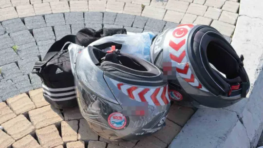Motosikletli polis timi ile otomobil çarpıştı: 2 polis yaralı