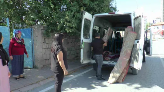 Muhtardan yaşlı ve engellilere 'sonbahar temizliği' hizmeti