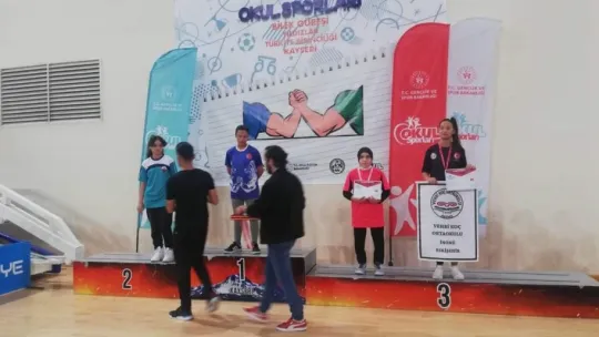 Muşlu demir bilek sporcu çift kolda başarıya ulaştı
