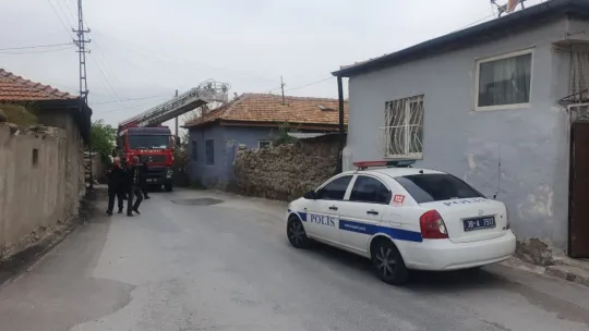 Yanan ev kullanılamaz hale geldi