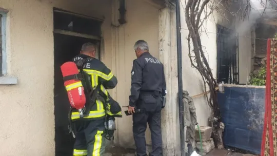 Yanan ev kullanılamaz hale geldi