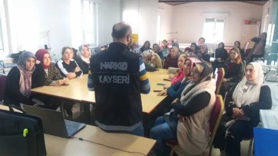 Narkotik ekipleri 9 bin 428 kişiye 'uyuşturucuyla mücadele' eğitimi verdi