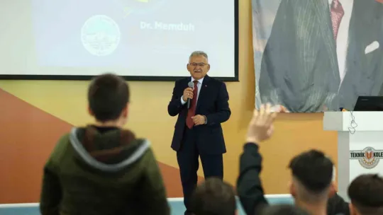 Öğrenci dostu başkan, eğitim öğretim sürecinde binlerce öğrenciye dokundu