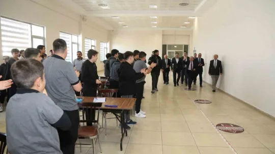 Öğrenci dostu başkan, eğitim öğretim sürecinde binlerce öğrenciye dokundu