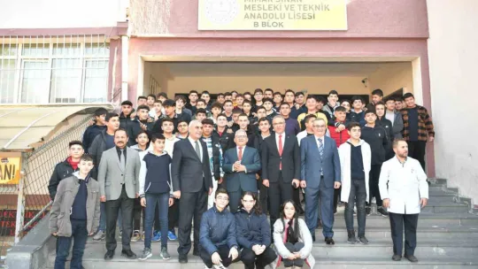 Öğrenci dostu başkan, eğitim öğretim sürecinde binlerce öğrenciye dokundu