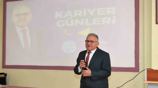 Öğrenci dostu başkan, eğitim öğretim sürecinde binlerce öğrenciye dokundu