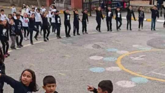 Öğrenci ve öğretmenlerden muhteşem gösteri