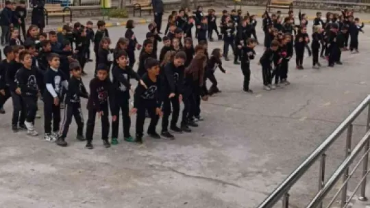 Öğrenci ve öğretmenlerden muhteşem gösteri