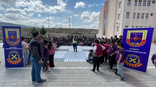 Öğrenciler 'Trafik Güvenliği' konusunda bilgilendirildi