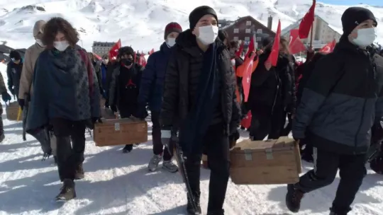 Öğrenciler 'vatan sevgisi' için yürüdü