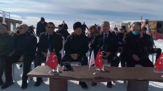 Öğrenciler 'vatan sevgisi' için yürüdü