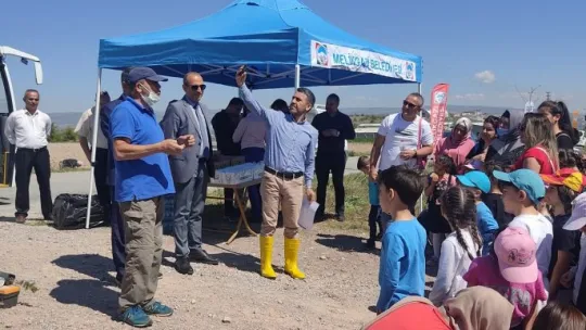 Öğrenciler, 19 Mayıs'a özel ağaç dikti