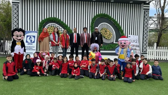 Öğrenciler gökyüzünü uçurtmalarla süsledi