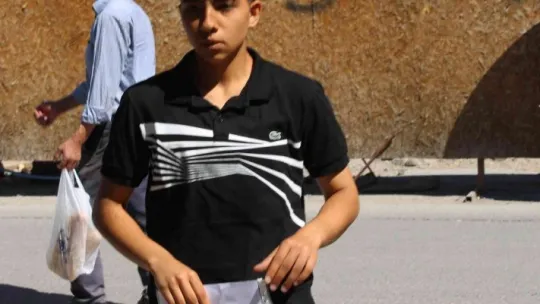 Öğrenciler içeride veliler dışarda ter döktü