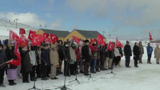 Öğrencilerden Erciyes'te 'Vatan Sevgisi Yürüyüşü'