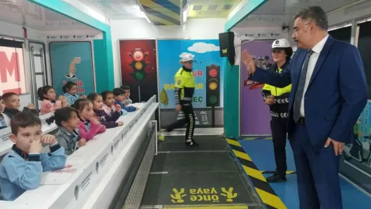 Öğrencilere uygulamalı trafik eğitimi