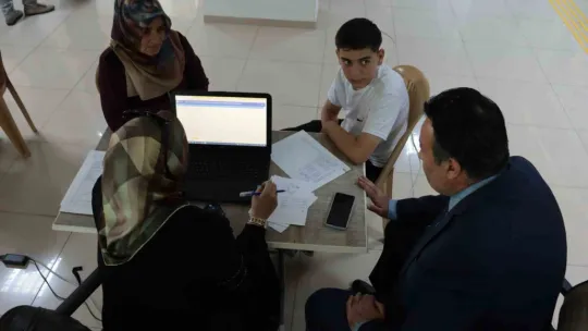 Öğretmenler öğrencilerin geleceği için mesaide