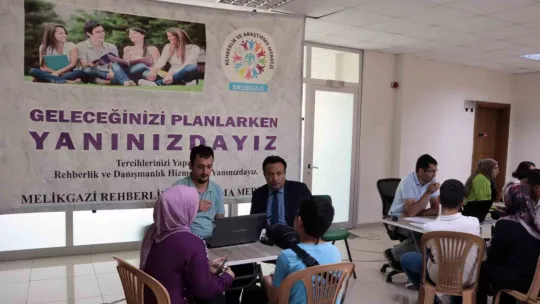Öğretmenler öğrencilerin geleceği için mesaide